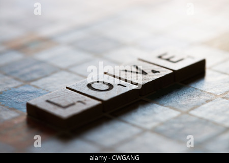 Schreibweise des Wortes Buchstabensteine Stockfoto