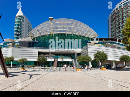 Vasco da Gama Shopping Center, São Gabriel und São Rafael Turm im Parque Das Nações (Park der Nation), Lissabon, Portugal. Stockfoto