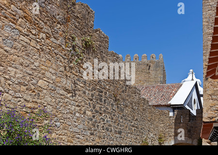 Óbidos Schloss Wand Befestigungen. Óbidos ist eine sehr gut erhaltene mittelalterliche Stadt noch innerhalb der Mauern des Schlosses Stockfoto