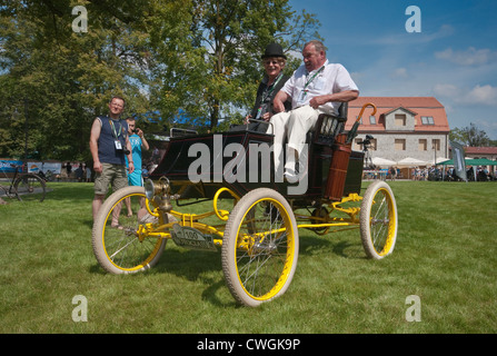 1899 Bewurf Dampf New Home, Dampfantrieb Automobil bei Motoclassic Auto-Show in Topacz Castle in Kobierzyce in der Nähe von Wroclaw/Breslau, Polen Stockfoto