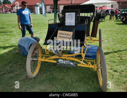 1899 Bewurf Dampf New Home, Dampfantrieb Automobil bei Motoclassic Auto-Show in Topacz Castle in Kobierzyce in der Nähe von Wroclaw/Breslau, Polen Stockfoto