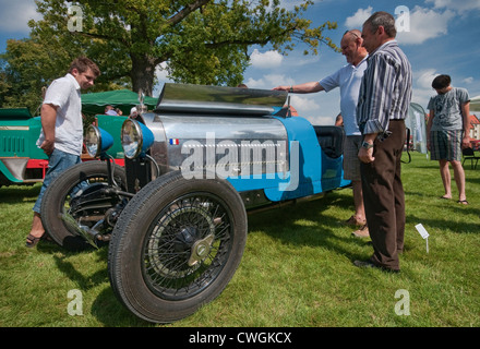 1928 Bugatti Typ 40 Roadster auf Motoclassic Auto show im Topacz Schloss in Kobierzyce in der Nähe von Breslau, Niederschlesien, Polen Stockfoto