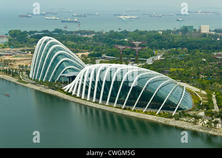 Kuppeln im Inneren der Gardens by the Bay in Singapur. Dies sind die 2 Wintergärten der Gardens By the Bay, von Flyer sichtbar. Stockfoto