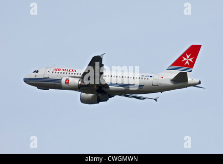 Air Malta Airbus A319, Gatwick Flughafen, Sussex, England Stockfoto