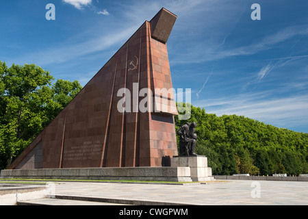 Erinnerung an den zweiten Weltkrieg und russische Soldaten im Treptower Park, Berlin Stockfoto