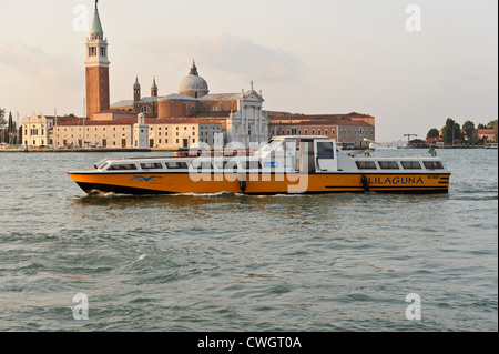 Alilaguna Boot am Canal Grande, Venedig, Italien. Stockfoto