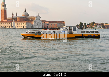 Alilaguna Boot am Canal Grande, Venedig, Italien. Stockfoto