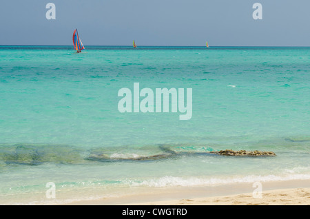 Segelboot Strand Sol Cayo Santa Maria Resort, Cayo Santa Maria, Kuba. Stockfoto