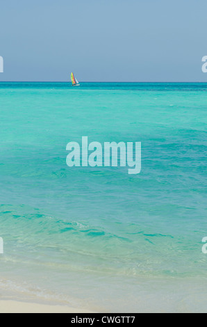 Segelboot Strand Sol Cayo Santa Maria Resort, Cayo Santa Maria, Kuba. Stockfoto