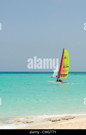 Segelboot Strand Sol Cayo Santa Maria Resort, Cayo Santa Maria, Kuba. Stockfoto