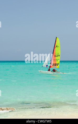 Segelboot Strand Sol Cayo Santa Maria Resort, Cayo Santa Maria, Kuba. Stockfoto