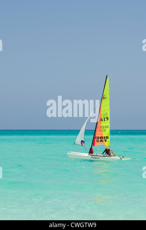 Segelboot Strand Sol Cayo Santa Maria Resort, Cayo Santa Maria, Kuba. Stockfoto