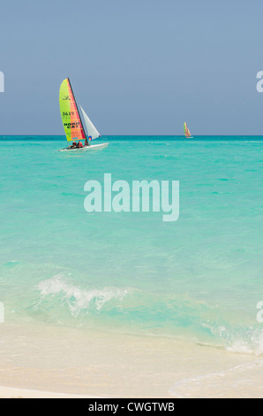 Segelboot Strand Sol Cayo Santa Maria Resort, Cayo Santa Maria, Kuba. Stockfoto