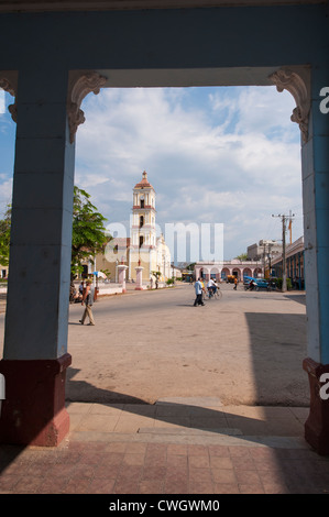 Iglesia Mayor de San Juan Bautista Kirche vom Torbogen in Remedios, Kuba. Stockfoto