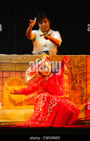 PUPPENSPIEL ist eine uralte Kunst, die das MANDALAY-Marionetten-THEATER lebendig - zu halten, MANDALAY, MYANMAR Stockfoto