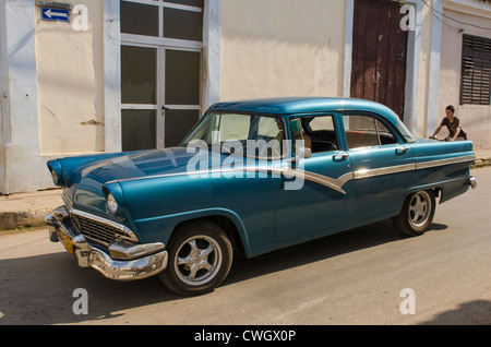 Klassische Antike 1956 Ford Auto, Remedios, Kuba. Stockfoto