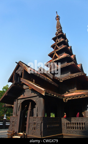 Das Teakholz BAGAYA KYAUNG Kloster stammt aus dem 1834 in historischen INWA der birmanischen reiche Hauptstadt seit 400 Jahren - MYANMAR Stockfoto