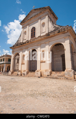 Iglesia Parroquial De La Santísima Trinidad (Heilige Dreifaltigkeitskirche), Plaza Mayor, Trinidad, Kuba, UNESCO-Weltkulturerbe. Stockfoto