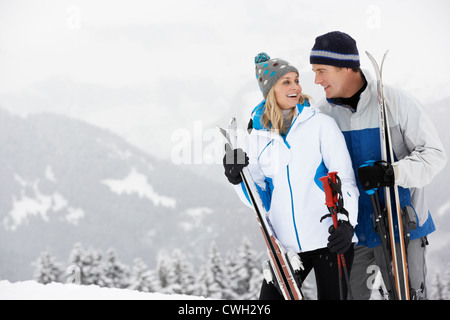 Applying Paar Ski Urlaub In Bergen Stockfoto