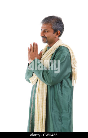 indische Männer in Dhoti Kleid, Gruß Stockfoto