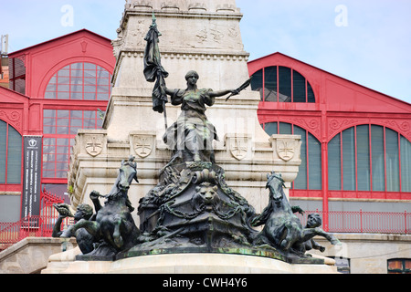 Statue außerhalb Palacio da Bolsa Ribeira Porto Portugal Stockfoto