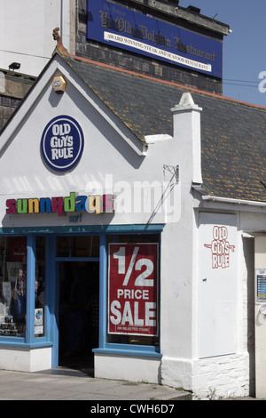 "Alte Jungs Rule" Herrenmode-Shop in Newquay Cornwall UK Stockfoto