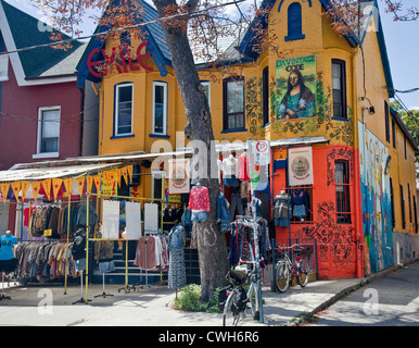 Kensington Market, Spadian Avenue und Dundas Street; Toronto, Ontario; Kanada; Bunte historische In und OUtdoor-Markt Stockfoto