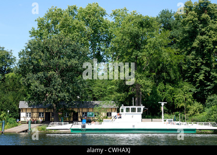 Fährhaus auf der Pfaueninsel in Berlin. Stockfoto