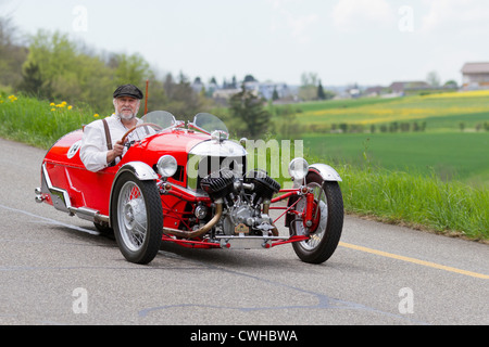 Vintage Dreirad Rennwagen Morgan Super Sport von 1933 beim Grand Prix in Mutschellen, SUI am 29. April 2012. Stockfoto