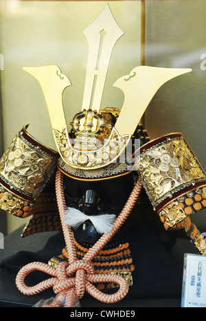 Alten Samurai-Outfit auf dem Display bei Auktionshaus in Chiyoda, Tokio Stockfoto