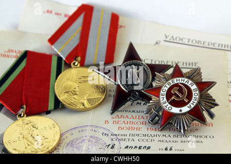 Auszeichnungen des zweiten Weltkriegs. Orden und Ehrenzeichen gegen Award Dokumente Stockfoto