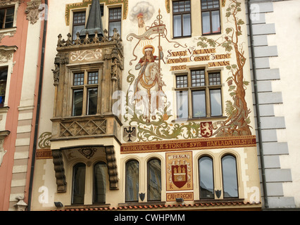 Tschechische Republik. Prag. Der Storch-Haus (Nr. 16). Fassade mit figurativen Malerei des Heiligen Wenzel auf dem Pferderücken. Von Mikolas Ales Stockfoto