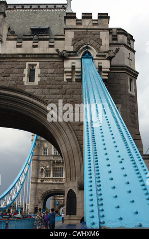 Die Ansicht eines Teils der Tower Bridge in London Stockfoto