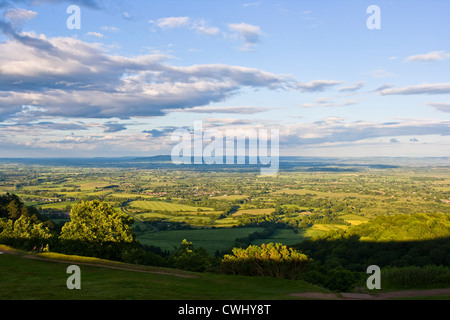 Blick auf die Landschaft Panorama Landschaft bei Sonnenuntergang Dämmerung aus Malvern Hills Worcestershire England Europa Stockfoto