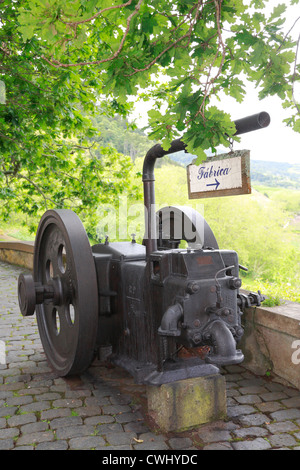 Alte Maschinen als Dekoration in Porto Formoso Teefabrik benutzt. Insel Sao Miguel, Azoren, Portugal. Stockfoto