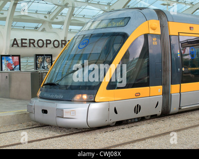 U-Bahn am Flughafen Aeroporto Porto Portugal Stockfoto