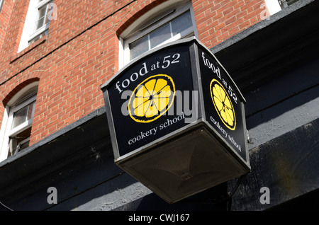 Essen im 52 Kochschule in Central Street, London, England Stockfoto