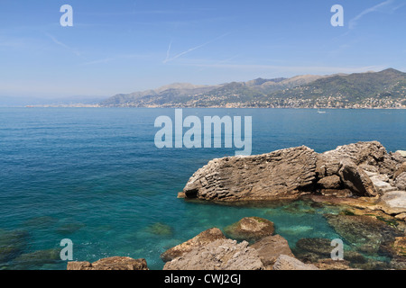 Sommer Blick auf Paradiso Golf von Punta Chiappa, Ligurien, Italien Stockfoto