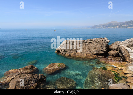 Sommer Blick auf Paradiso Golf von Punta Chiappa, Ligurien, Italien Stockfoto