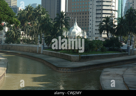 Zusammenfluss von Klang und Gombak, gesehen von der Brücke Leboh Pasar Besar, Kuala Lumpur, Malaysia. Stockfoto