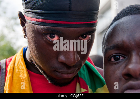 Close-up Portrait der jungen Männer, die Teilnahme am jährlichen Notting Hill Karneval 2012 Stockfoto