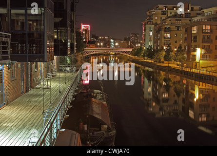 Leeds Bridge bei Nacht von der Brauerei wharf Steg Stockfoto