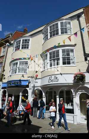 Periode Shopfronts auf High Street, Winchester, Hampshire, England, Vereinigtes Königreich Stockfoto