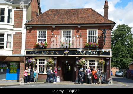 Krone & Anchor Pub, Broadway, Winchester, Hampshire, England, Vereinigtes Königreich Stockfoto