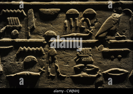 Ägypten. Stele von General Intef (jtj). Detail. C. 2050 v. Chr. 11. Dynastie. Reich der Mitte. Detail. Hieroglyphenschrift. Stockfoto