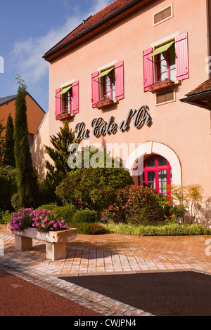 Der Eingang zum Restaurant Bernard Loiseau in Saulieu, Frankreich. Stockfoto