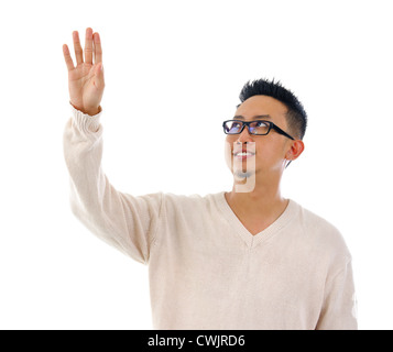 Asiatischer Mann Hand berühren auf transparente virtuelle Leinwand, Platz für Text/Taste Stockfoto