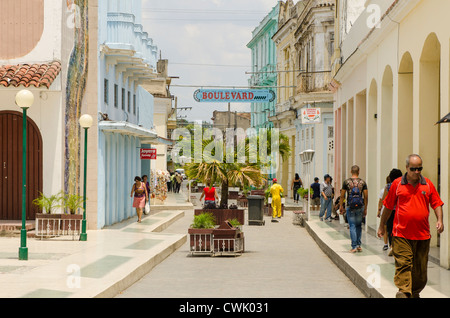 Der Boulevard Einkaufsviertel, Santa Clara, Kuba. Stockfoto