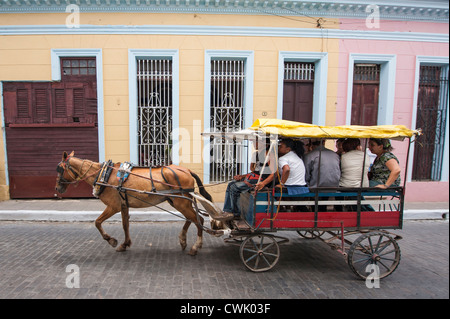 Pferd Kutsche Taxi, Santa Clara, Kuba. Stockfoto
