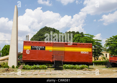 Güterwagen an die revolutionäre Monumento a La Toma del Tren Blindado (Armored Train Denkmal), Santa Clara, Kuba zu trainieren. Stockfoto